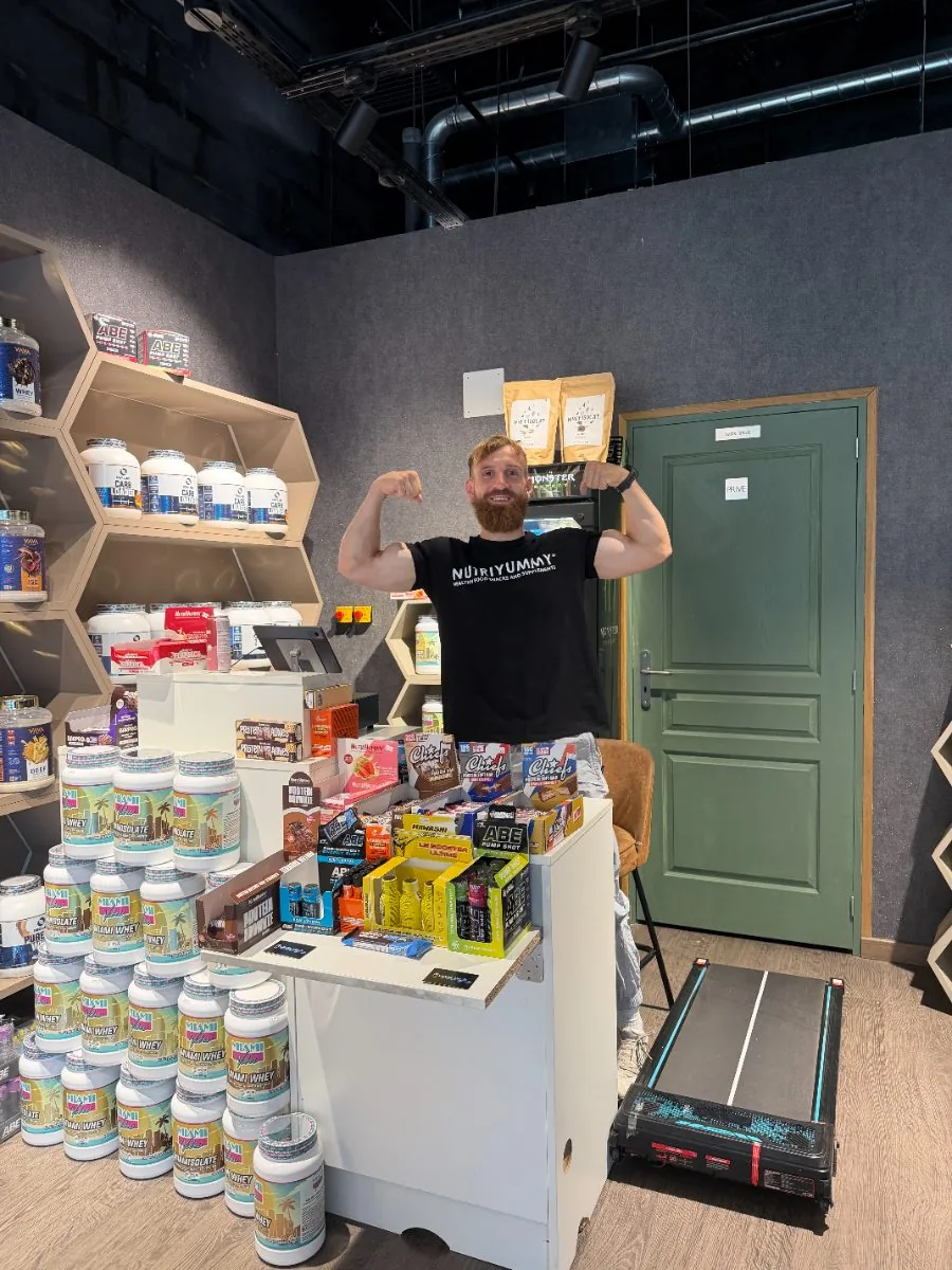 Intérieur de la boutique LEVEL UP NUTRITION — produits de nutrition sportive
